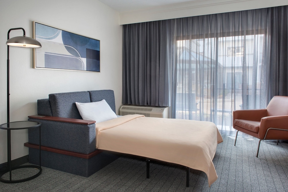 Courtyard By Marriott Annapolis 8/26