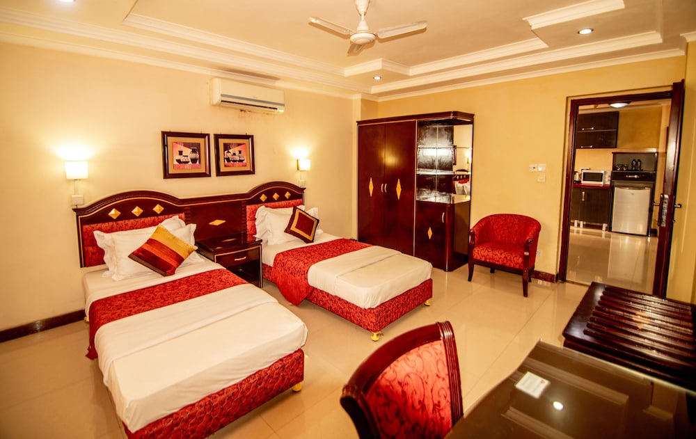 Urban Rose Hotel and Apartment 48/64
