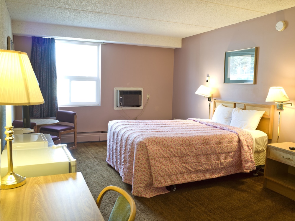 Bluebird Hotel 13/20