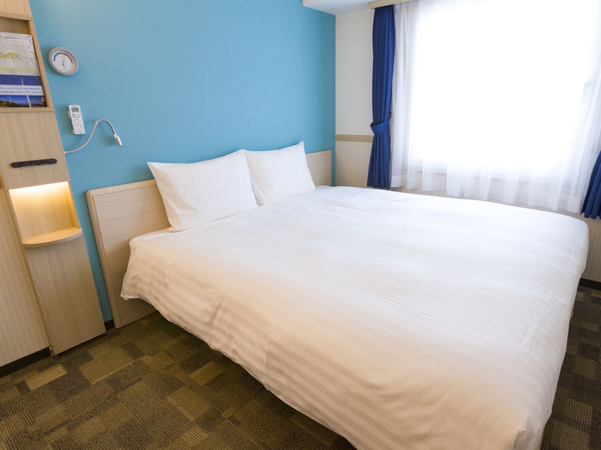 ROOM, KING BED, SMOKING