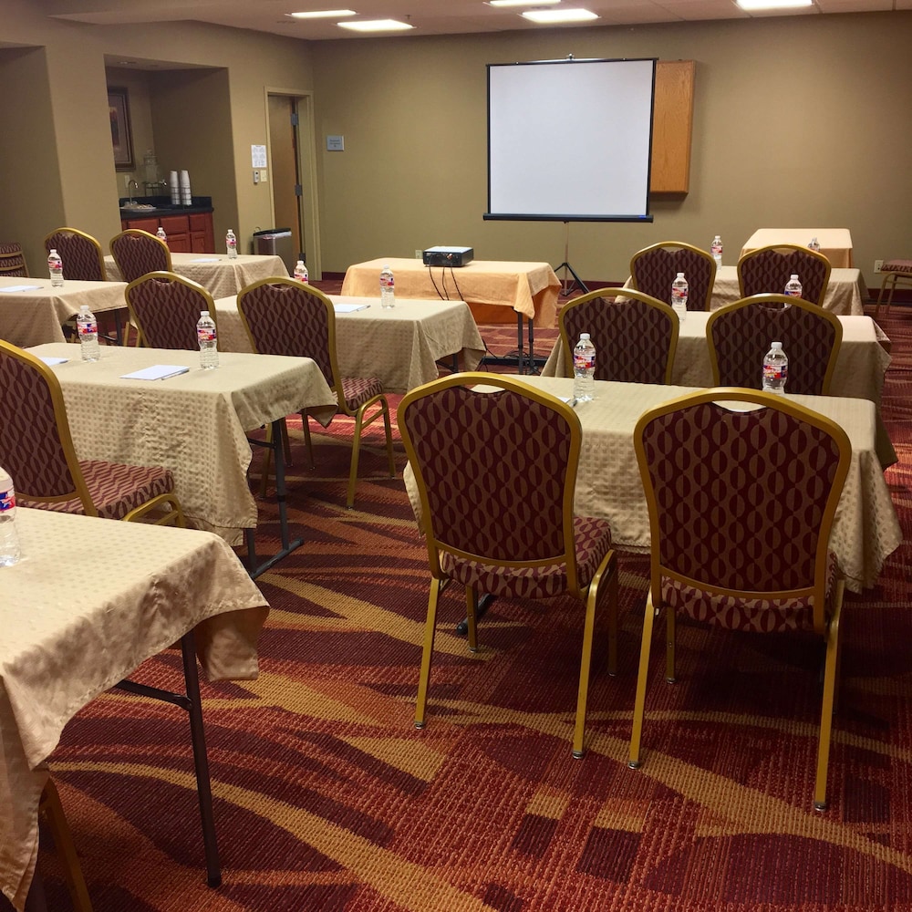 Hampton Inn Hays North of I 70 32/37