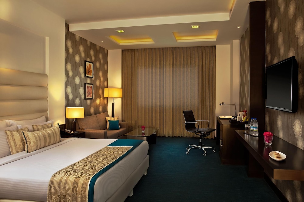 GOLDEN TULIP BHIWADI 12/33