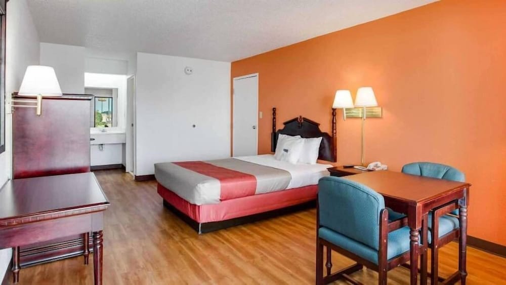 Motel6 White House, TN 20/48