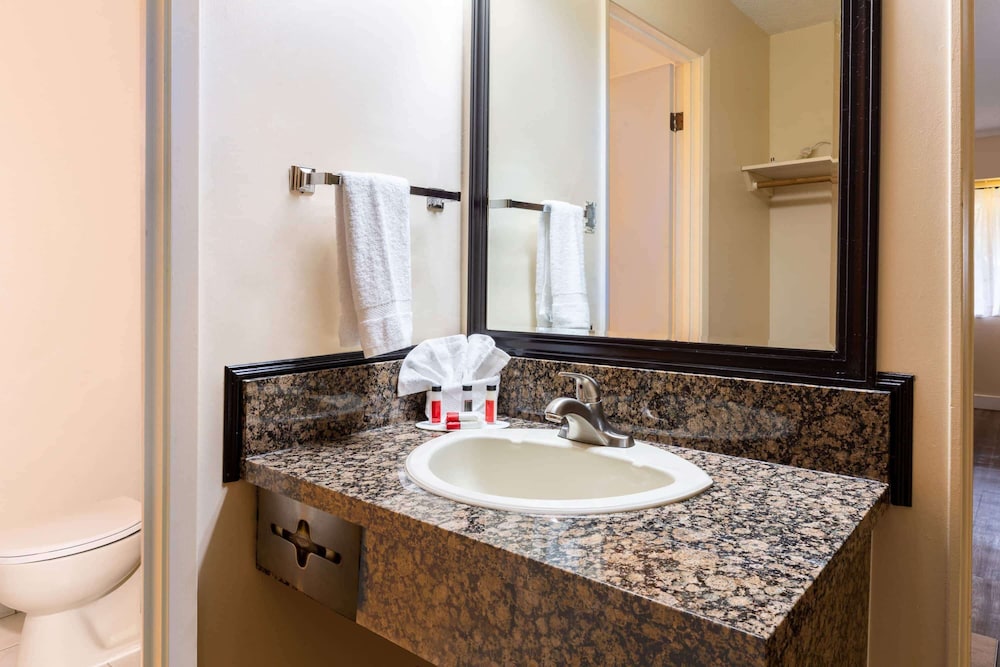 Ramada By Wyndham Coquitlam 20/56