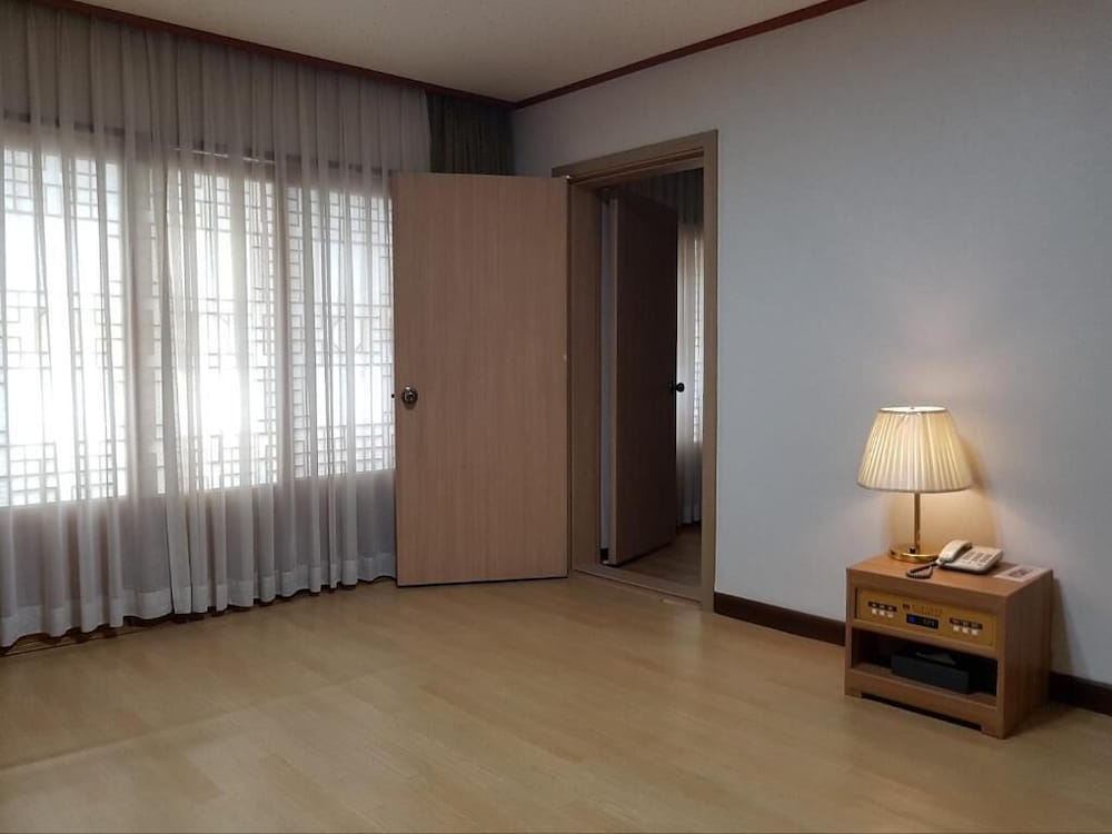 Pearl Hotel Jeju 51/63