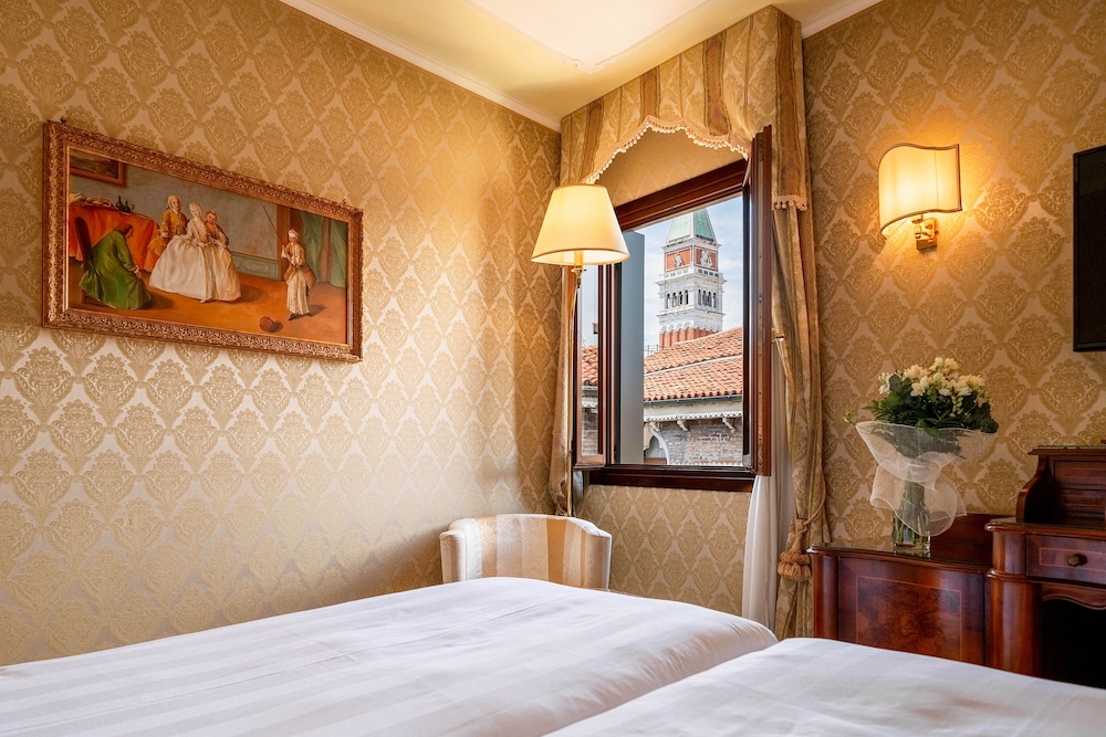 JUNIOR SUITE, DELUXE, CANAL VIEW