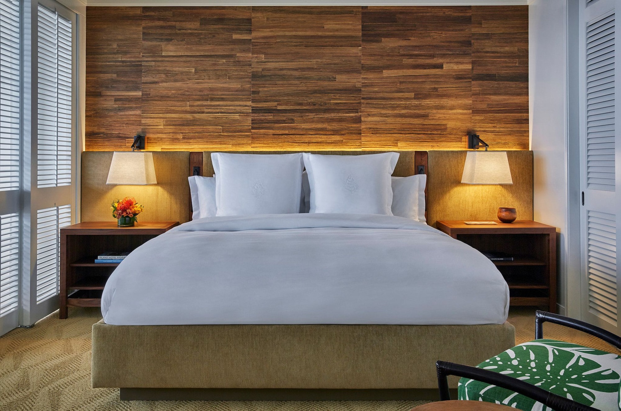 CLUB, DELUXE, KING BED, OUTDOOR JETTED TUB, BATHTUB