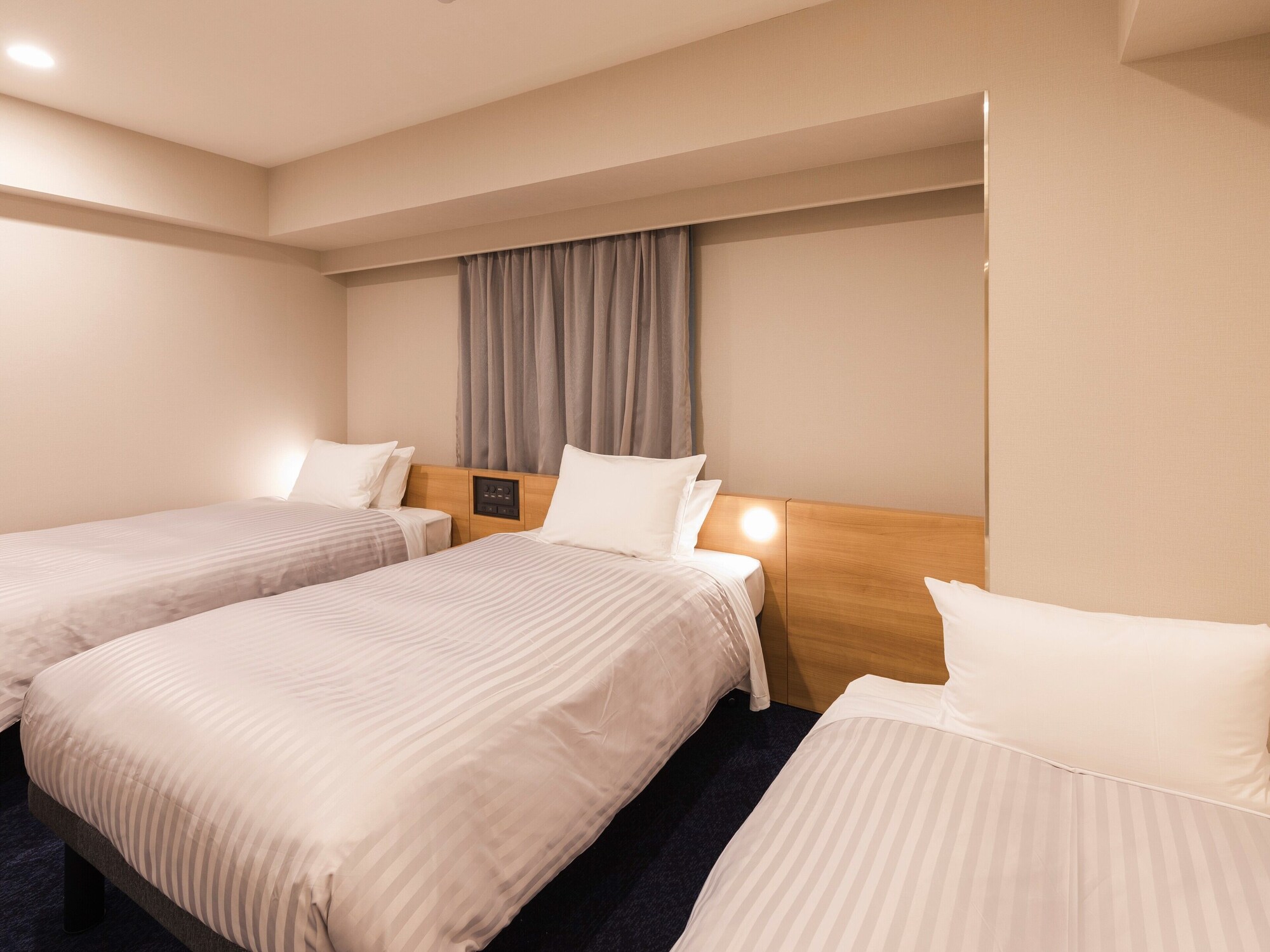 ROOM, TRIPLE