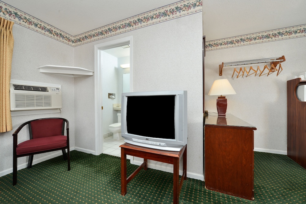 Travelodge by Wyndham Great Barrington Berkshires 40/43