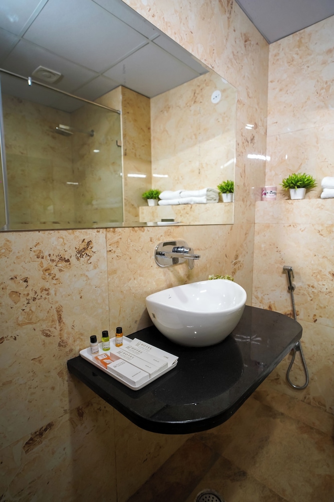 Hotel Laxmi Niwas 62/62