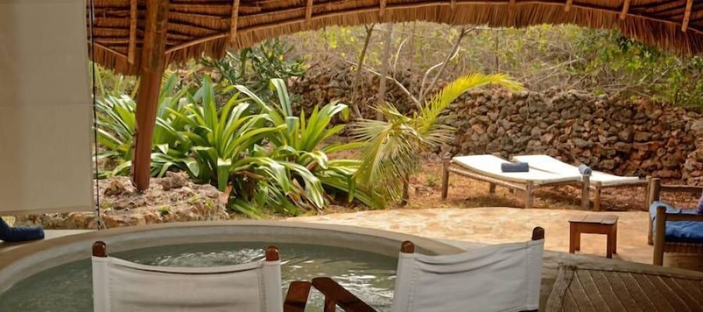 Unguja Lodge 18/50