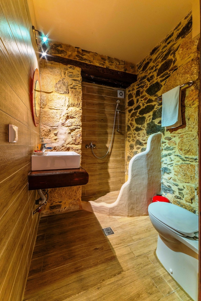 Idili Traditional House 48/50