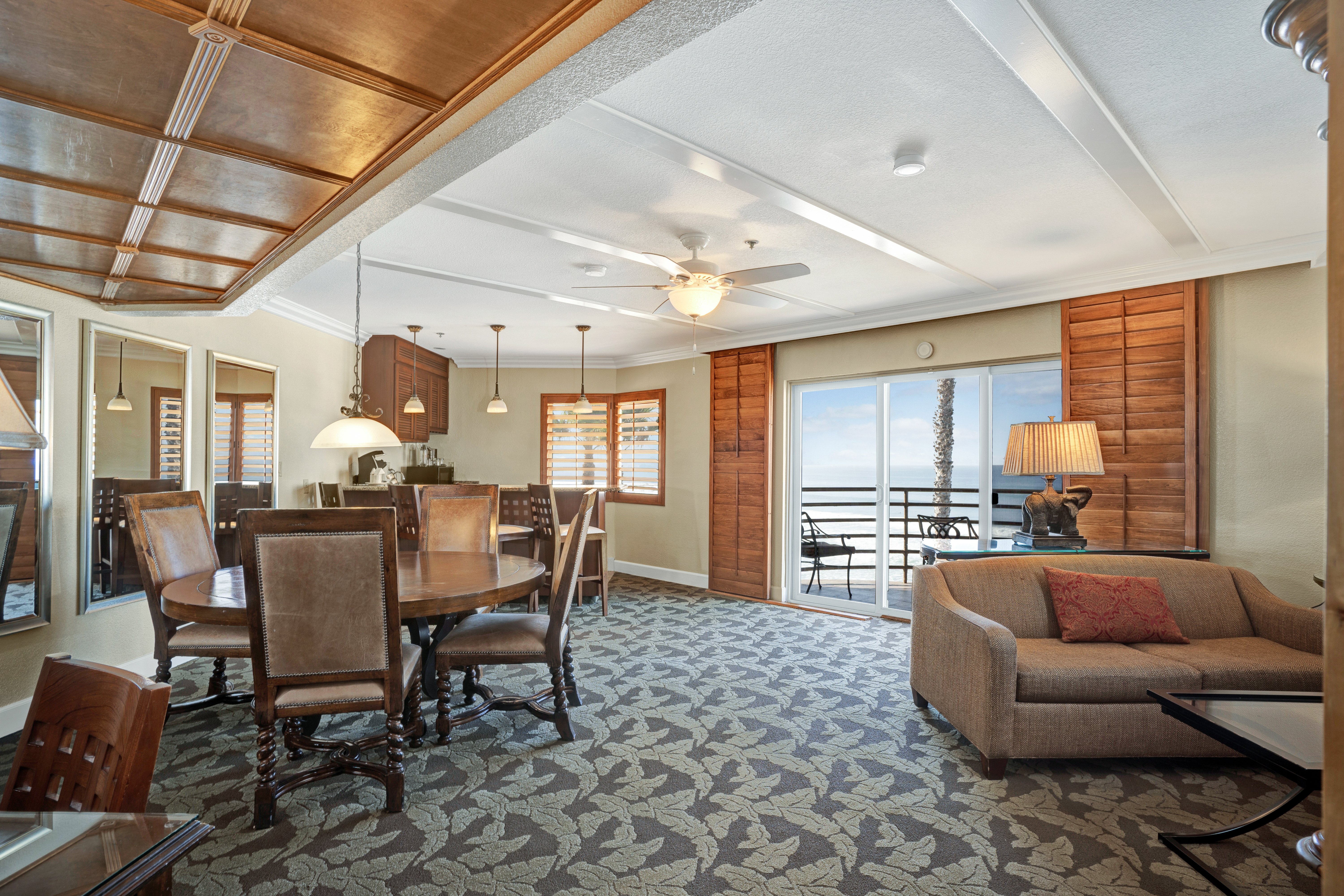 Pacific Terrace Hotel 12/92