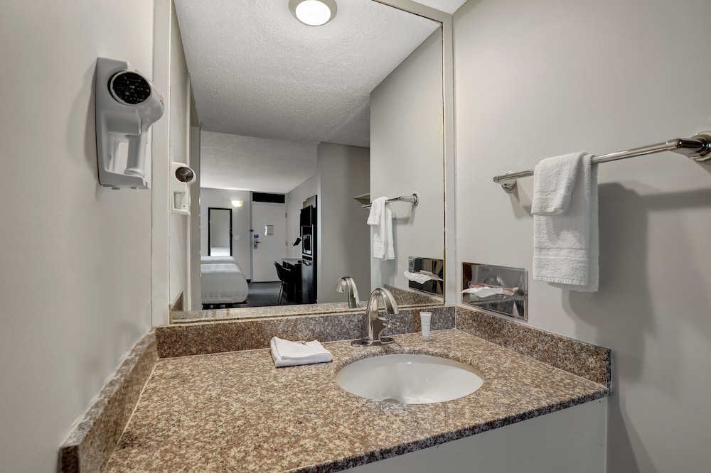 Motel6 Brooks, AB 41/43
