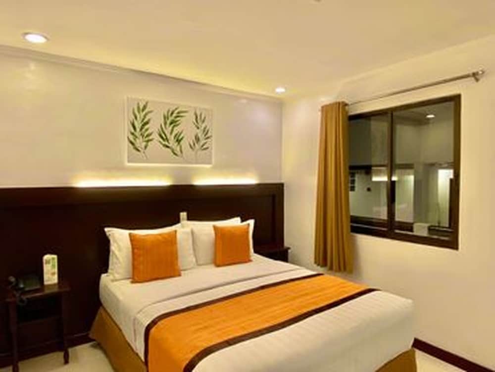 STANDARD, QUEEN BED