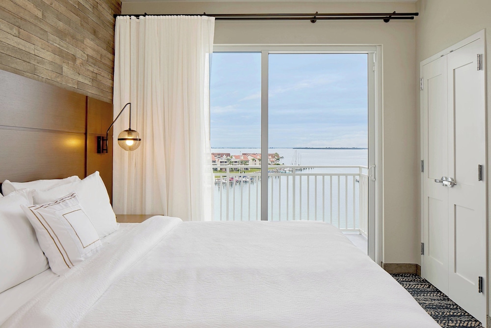1 Bedroom, Suite, King Bed, Bay View, Sofa