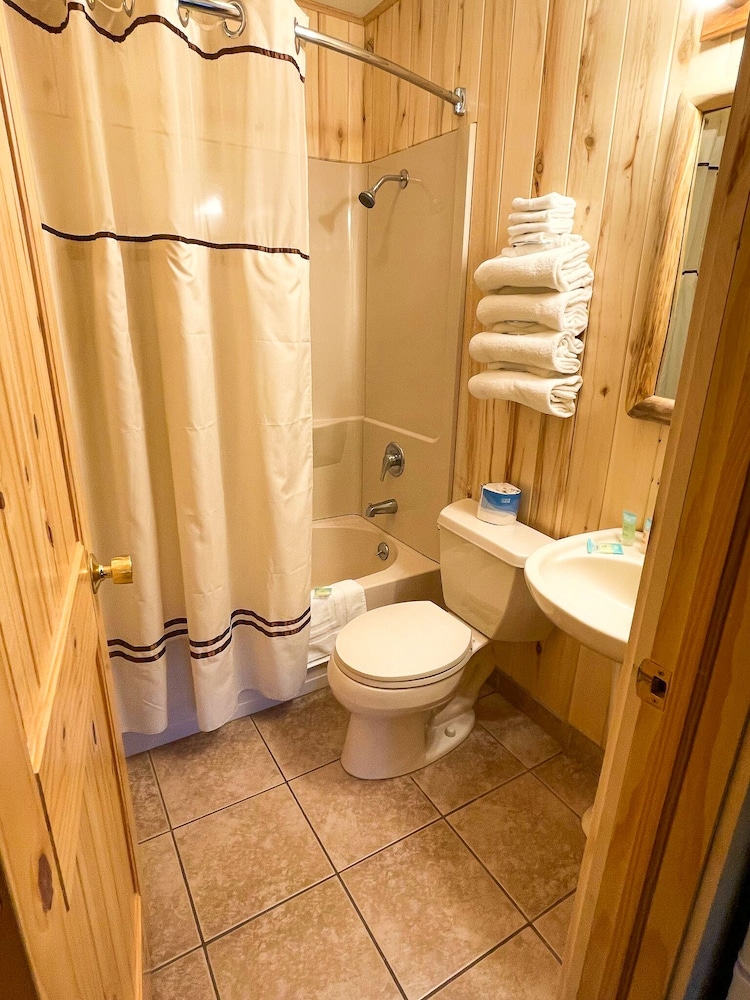 Spirit Lake Lodge and Snowmobile Rentals 63/63