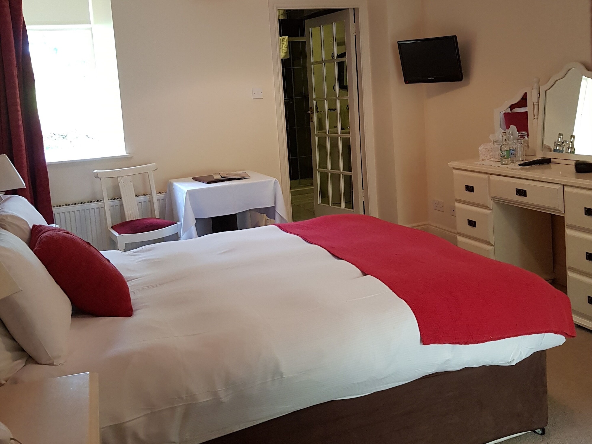 Courtyard, Standard, Triple, 1 Queen and 1 Single Bed