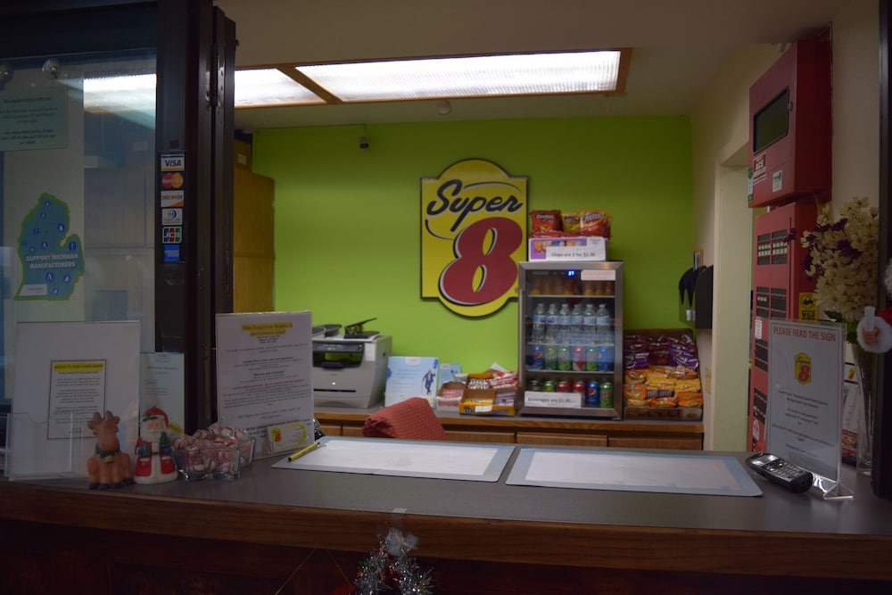 Super 8 By Wyndham Saginaw 27/35