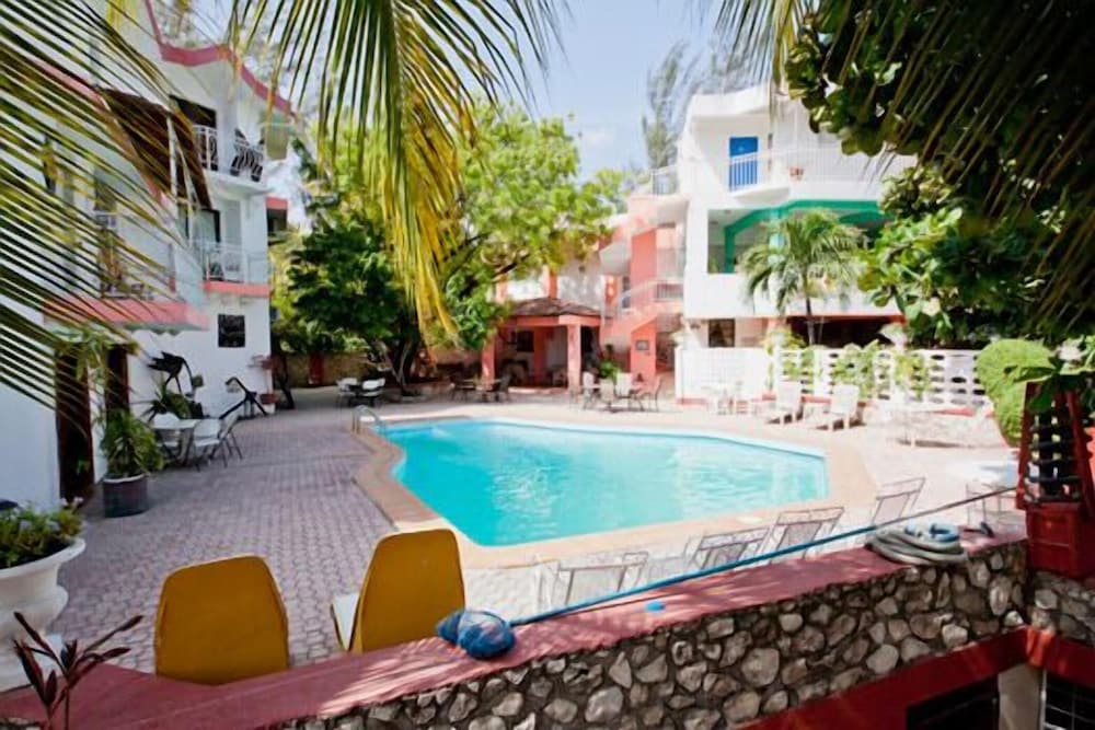 Habitation Hatt Hotel 31/36