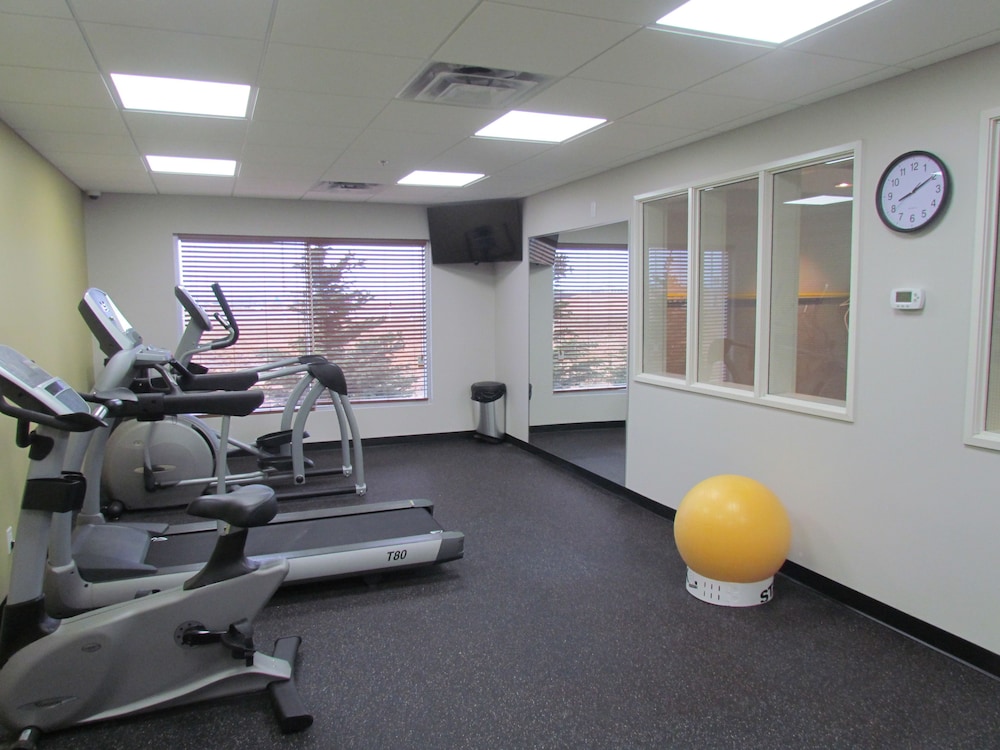 Fairfield Inn & Suites by Marriott Airdrie 32/54