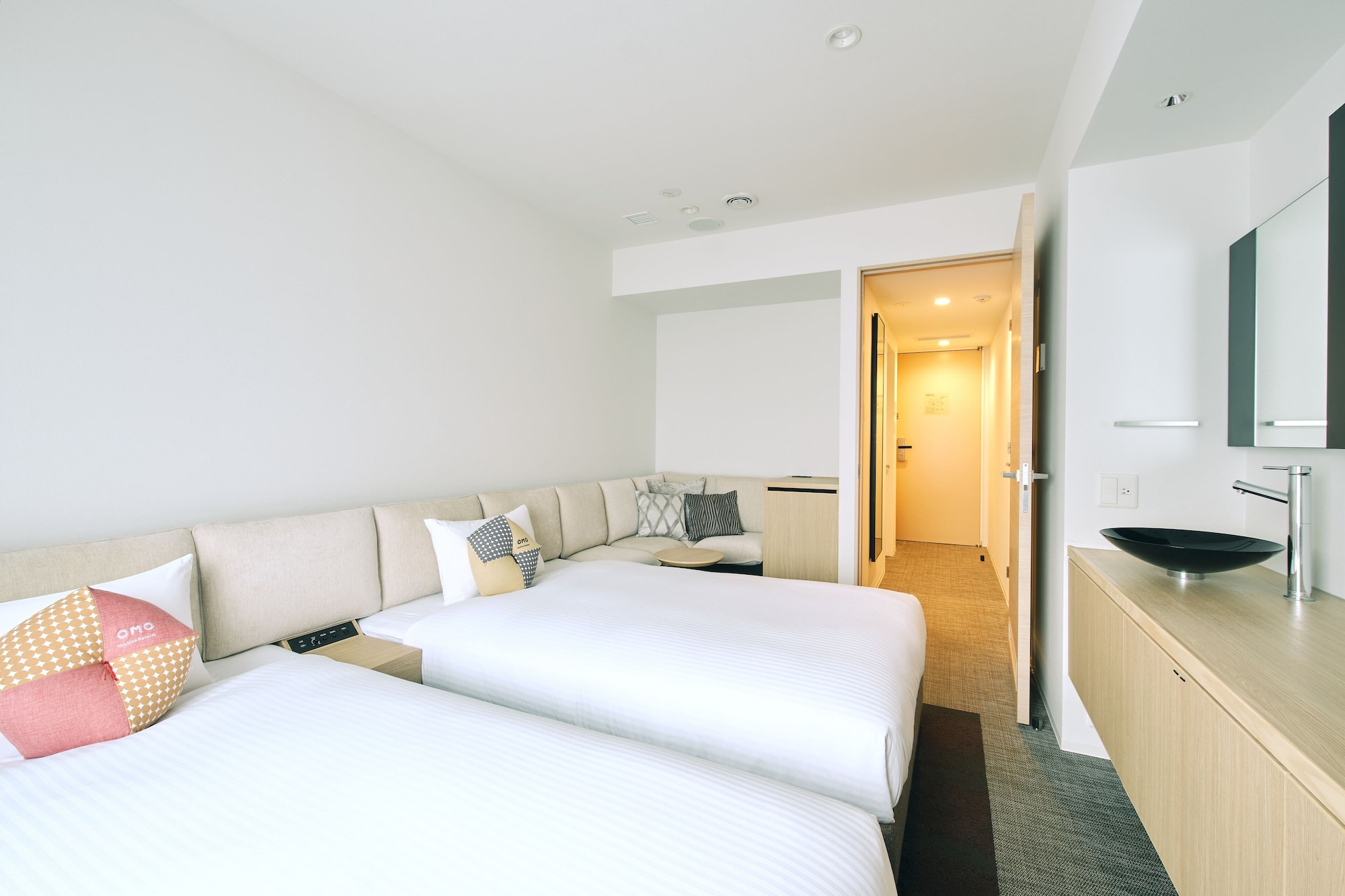 ROOM, TWIN BEDS