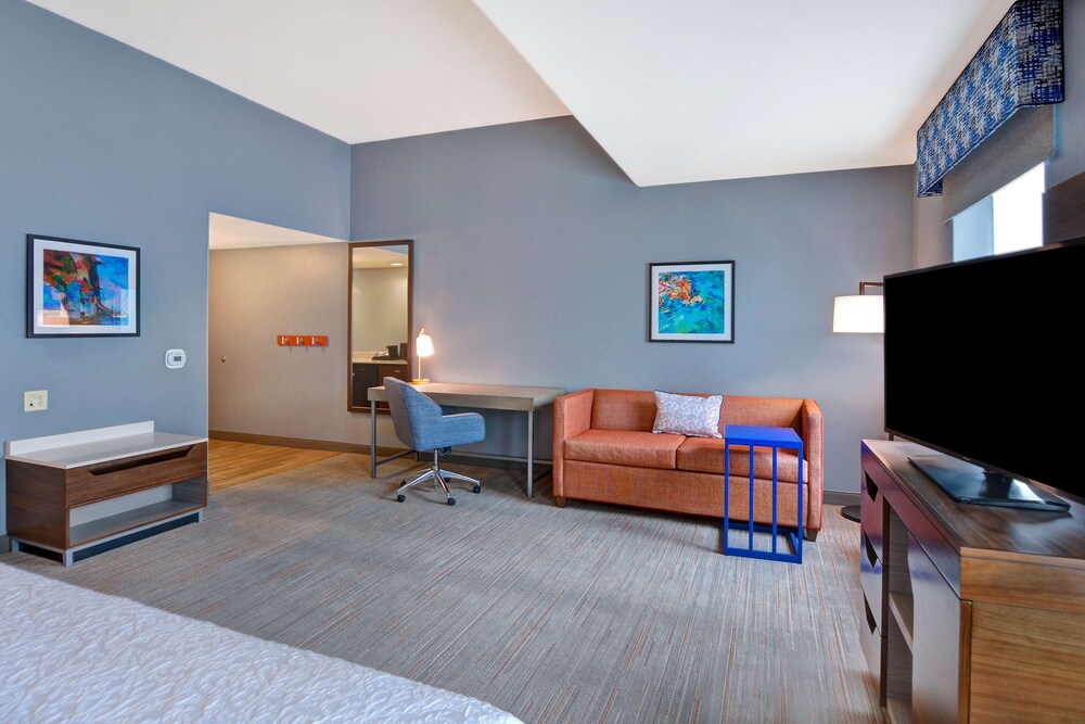 Hampton Inn and Suites Clearwater/St. Petersburg-Ulmerton Road 35/52