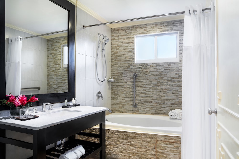 Jewel Paradise Cove Beach Resort and Spa All Inclusive - Adults Only 50/50