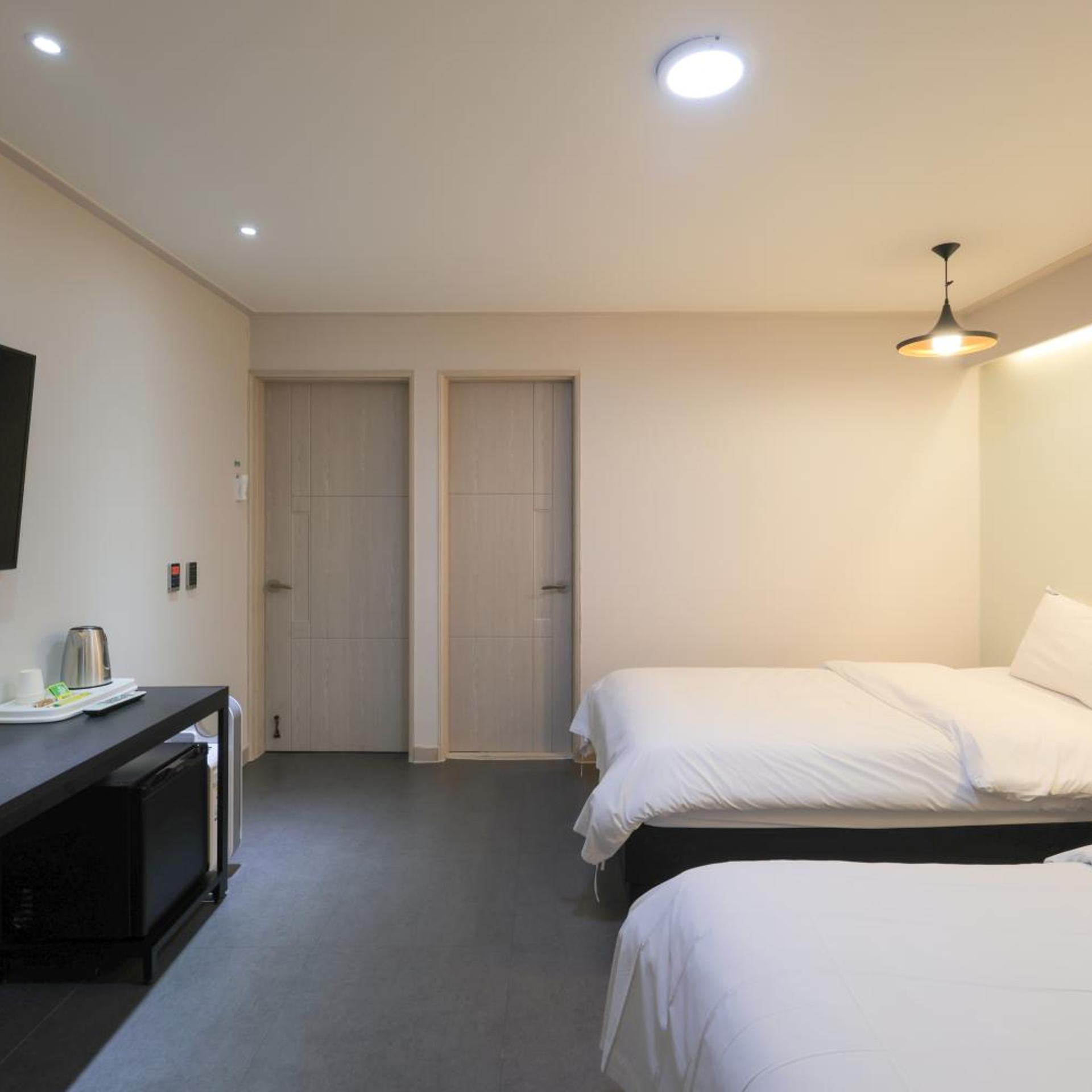 Deluxe, Twin Beds