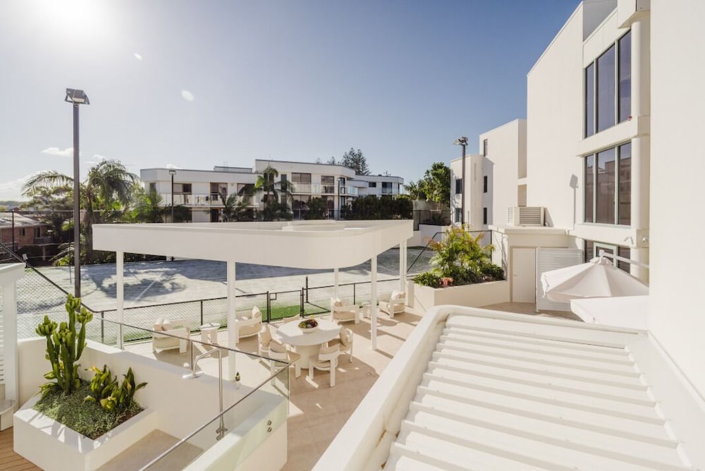 BAY ROYAL APARTMENTS 47/50