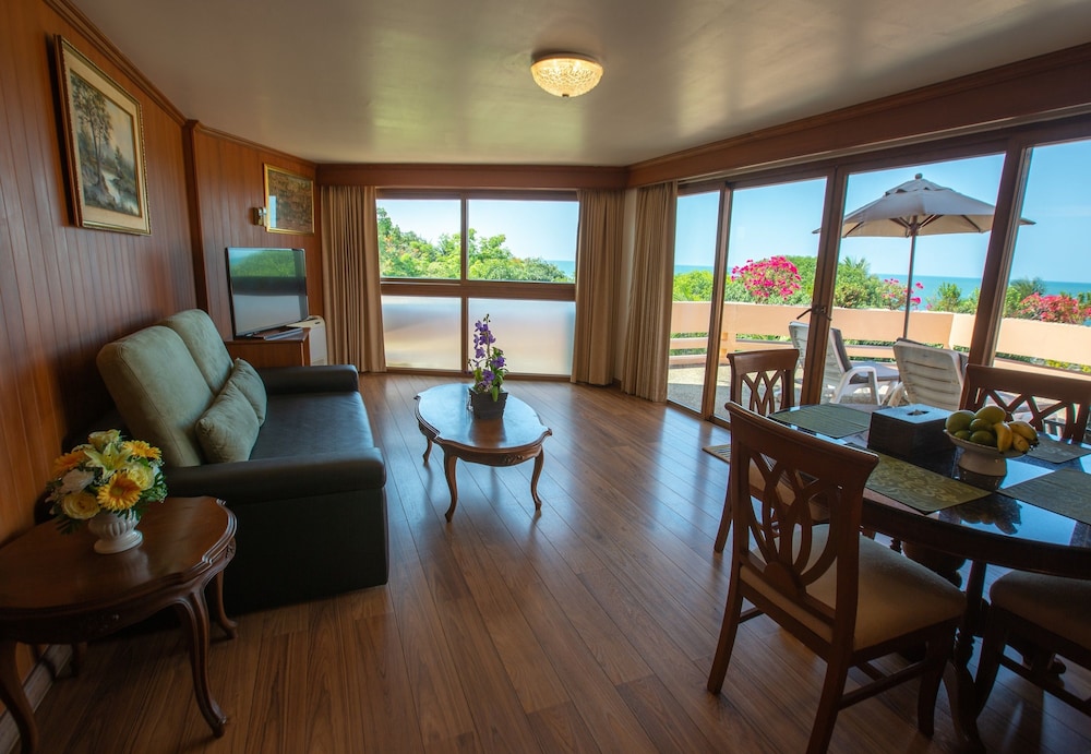 Sailom Hotel 44/65