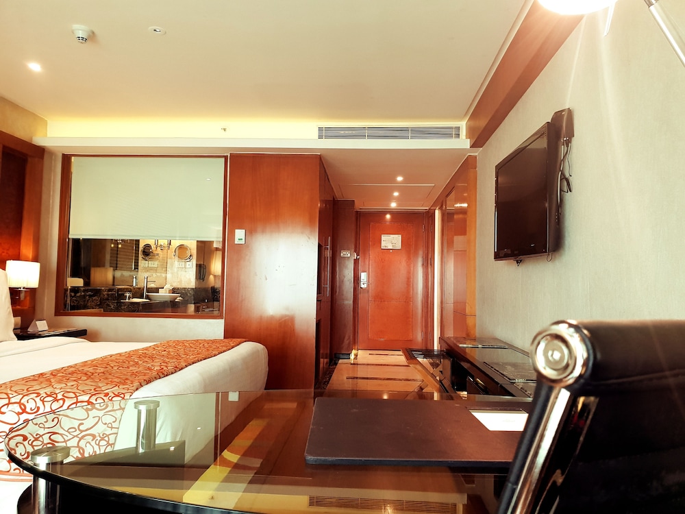 Gokulam Grand Hotel Spa 52/75