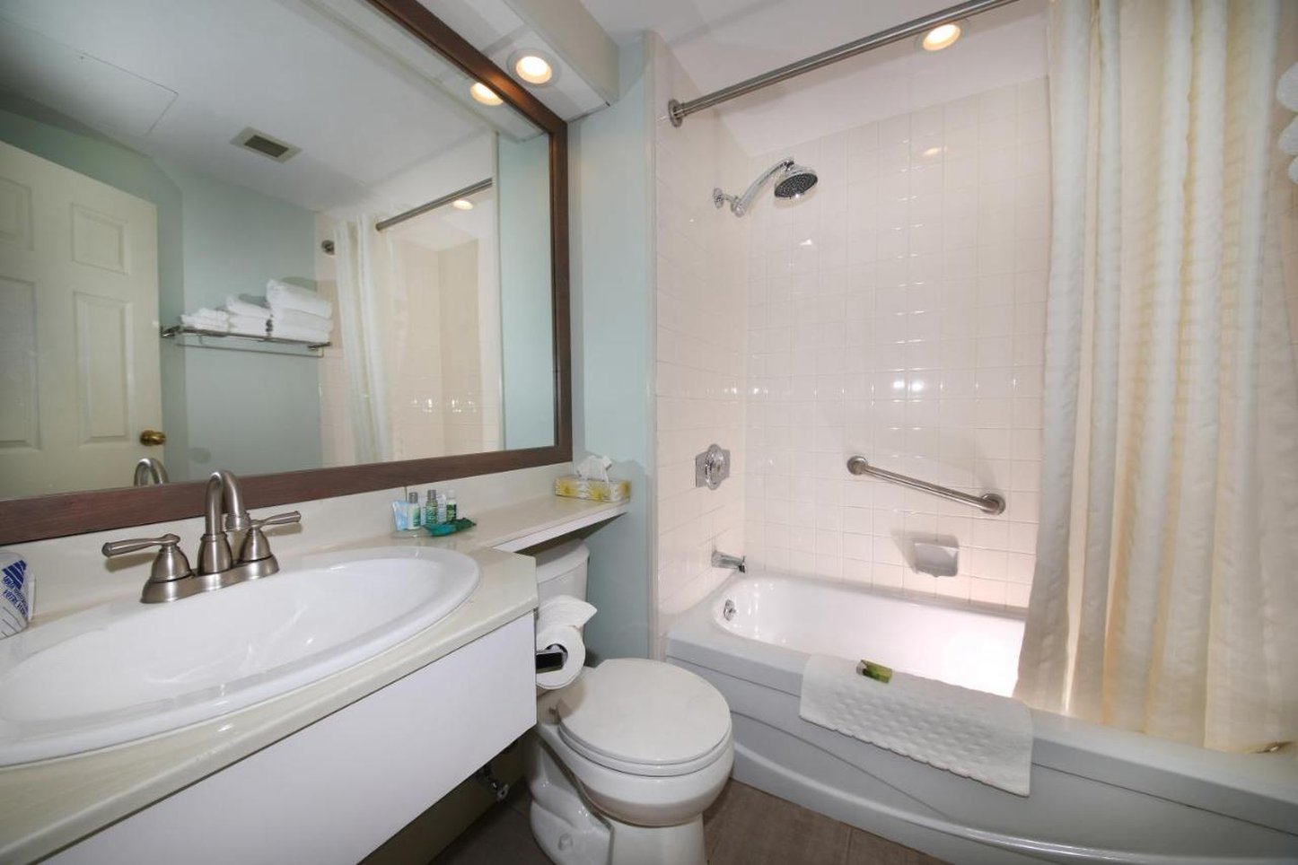 Loyalist Country Inn A Lakeview Resort 43/45