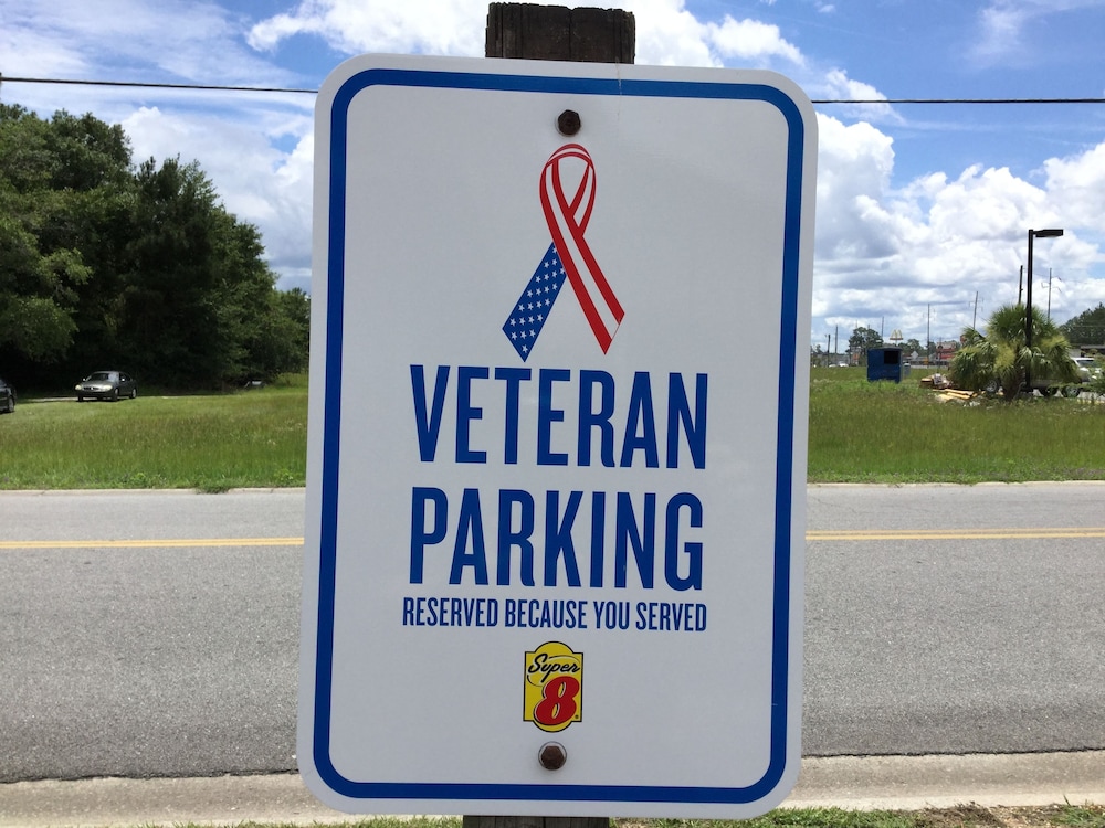 Super 8 by Wyndham Waycross GA 5/22