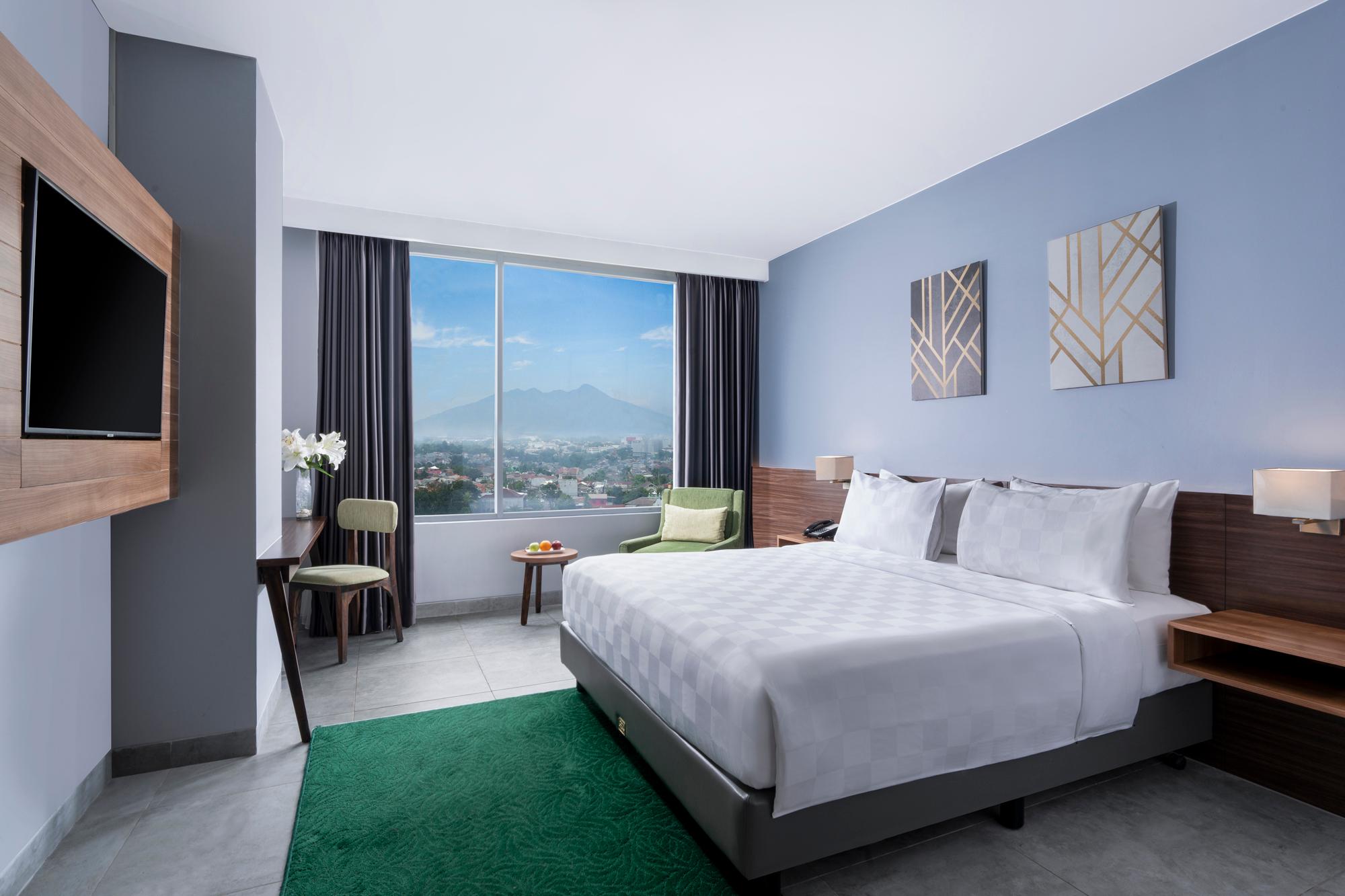 DELUXE, QUEEN BED