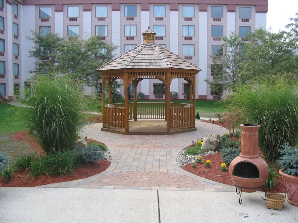 Holiday Inn Piscataway Somerset (Ex Radisson Hotel Piscataway) 5/81