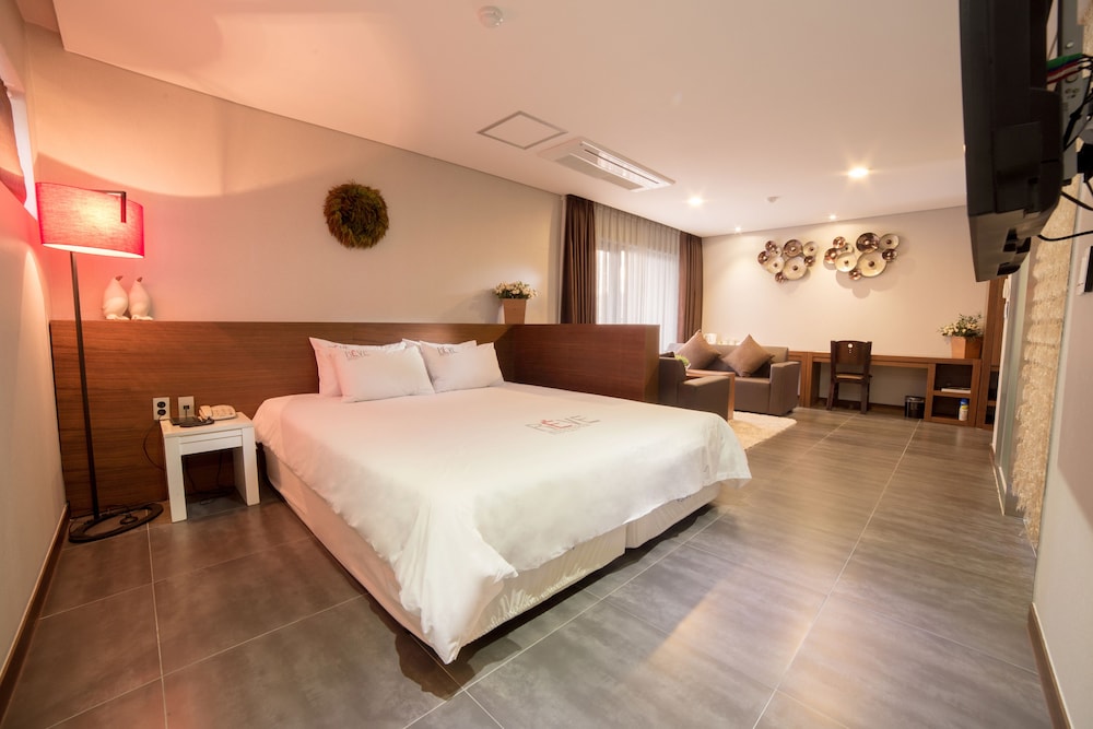 Reve Hotel Jeju 11/35