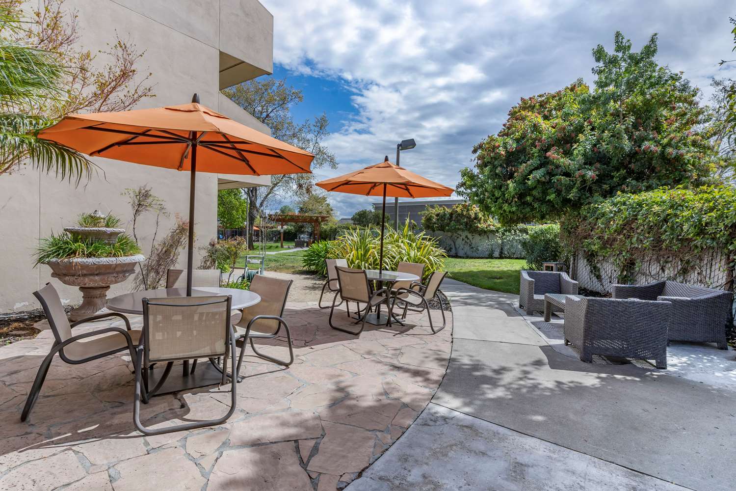 Best Western Plus Garden Court Inn 54/54
