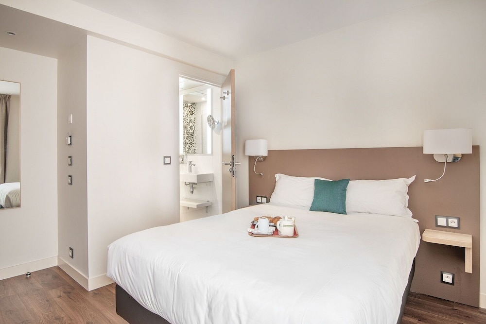 Hotel Courcelles Mederic 21/39