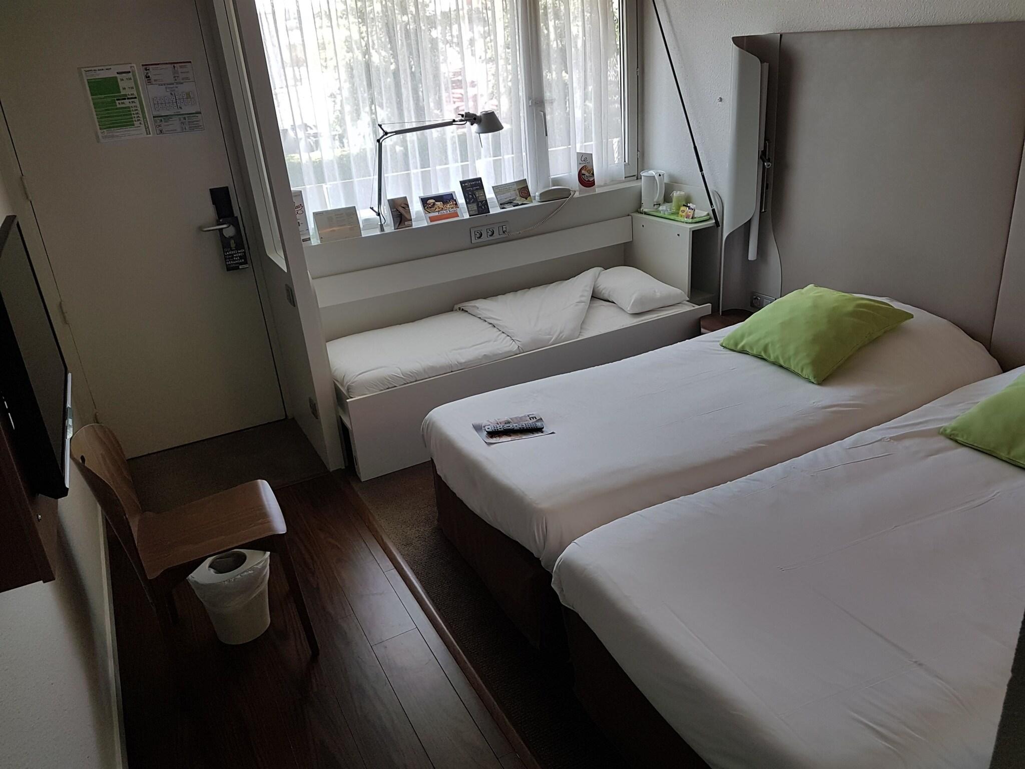 Next Generation, Twin Beds