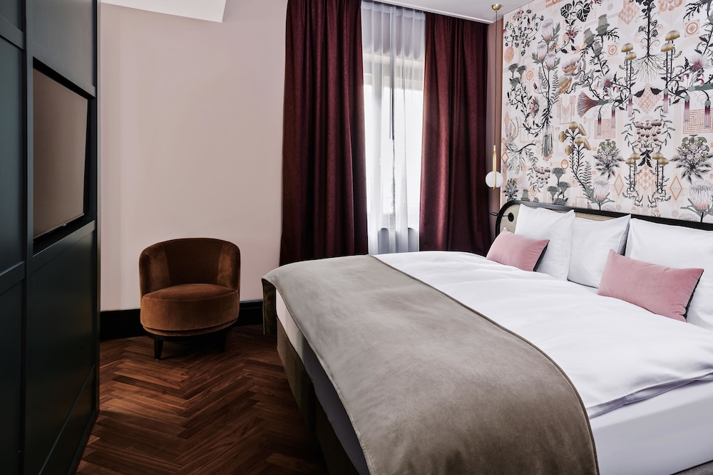Suite, King Bed