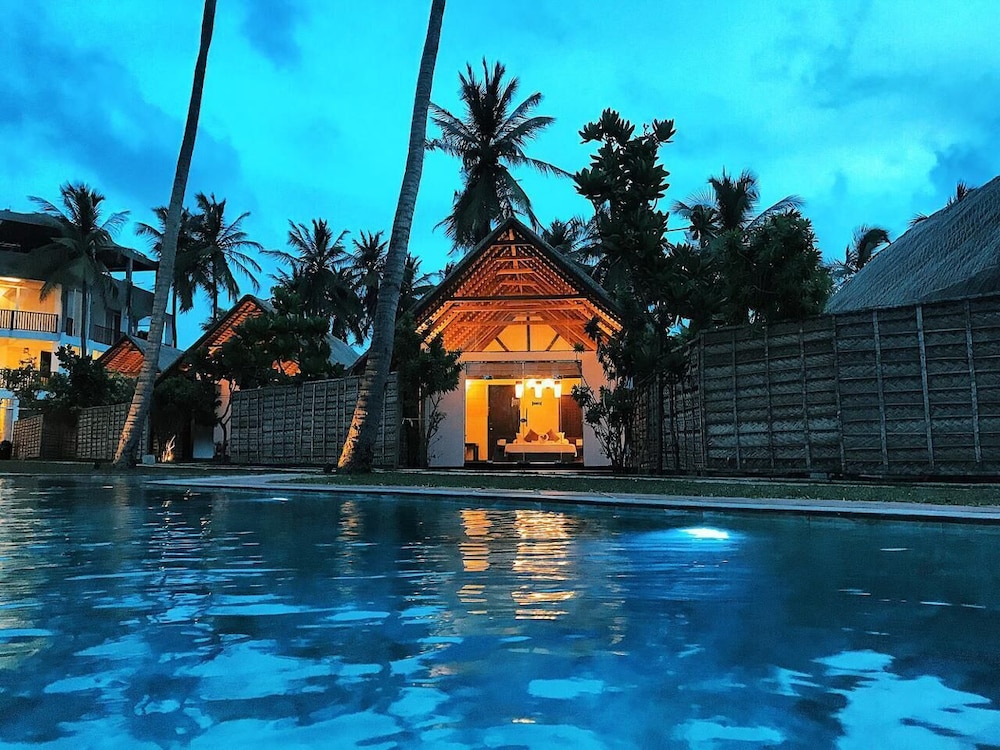 Blue Whale Beach Boutique Resort 5/29