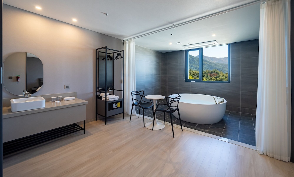 Hotel Ohevday 50/50
