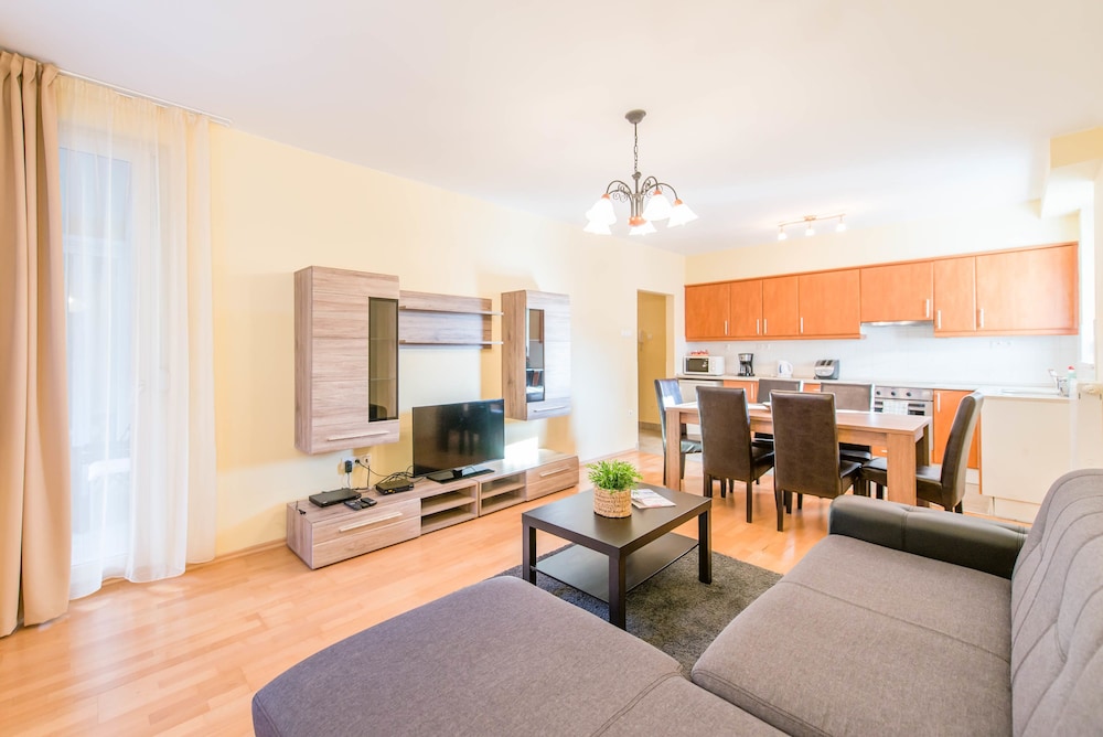 NOVA APARTMENTS 36/64