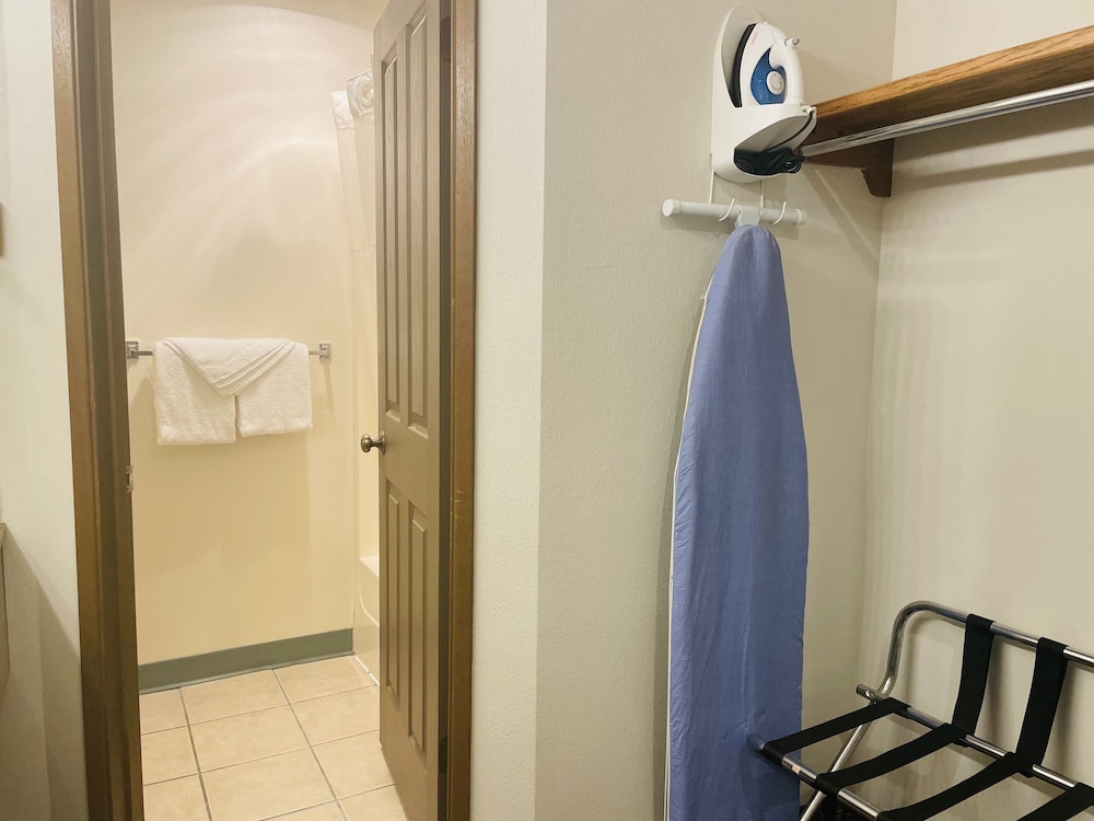 Americas Best Value Inn Sandpoint 48/49
