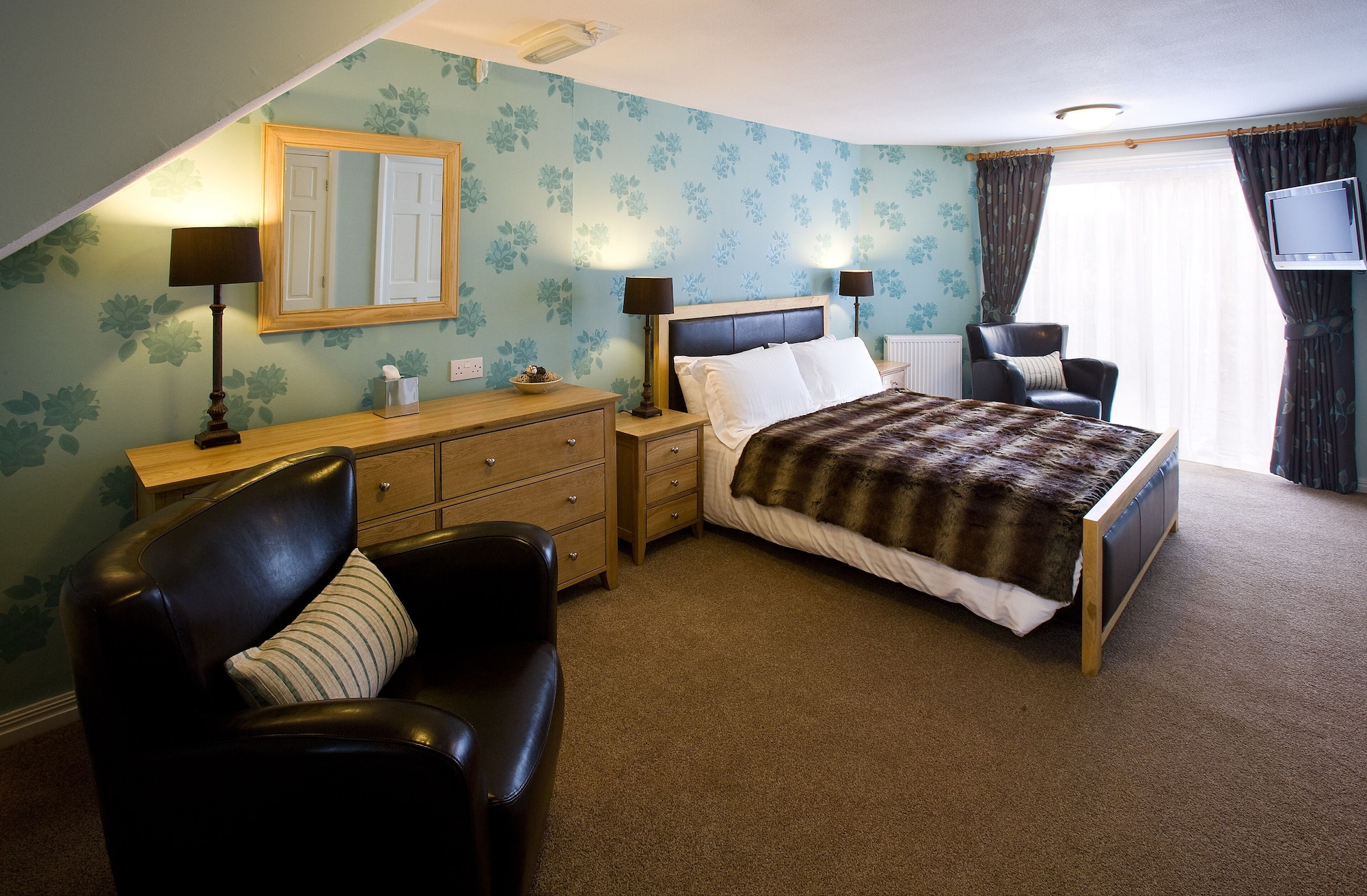 Ultimate, Comfy, Queen Bed