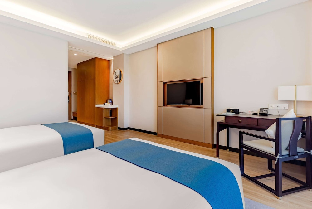 Howard Johnson Lakeview Hotel Huaibei 21/48