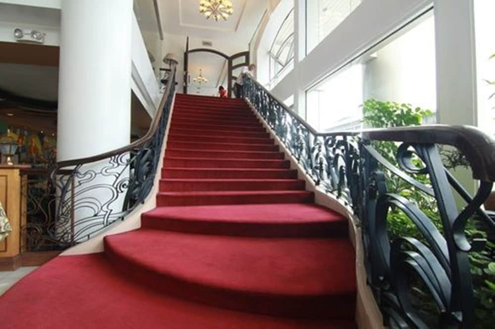 Hotel Supreme Convention Plaza 19/36