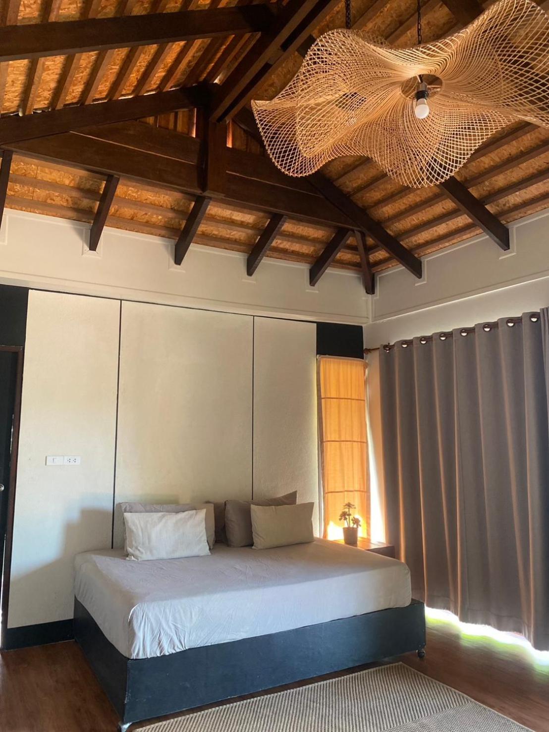 Pool, Villa, Queen Bed, Partial Sea View