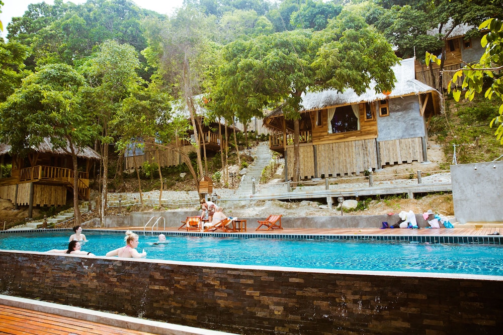 Phi Phi Phu Chalet Beach Resort 37/42